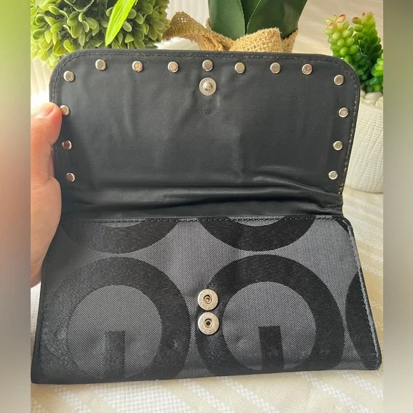 🌸4/$25 Black “G” wallet with studs - Picture 4 of 8